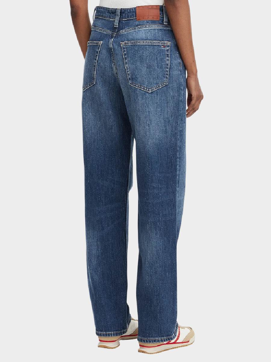Tommy-Hilfiger-ženske-farmerke-thdw0dw23157-1bk-02 Tommy Hilfiger ženske farmerke teget thdw0dw23157 1bk teget farmerke prikazane otpozadi sa zadnjim džepovima